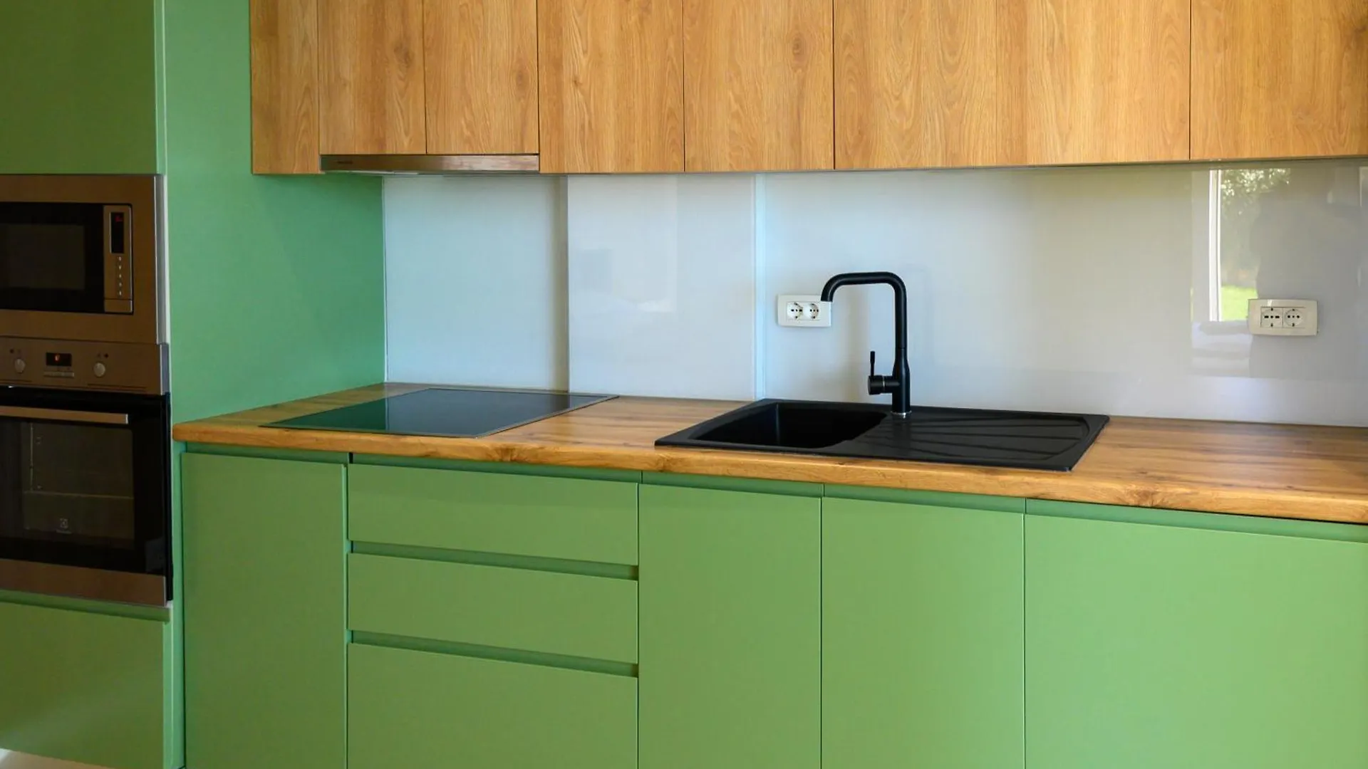 Miku Green Coast Paljasa
