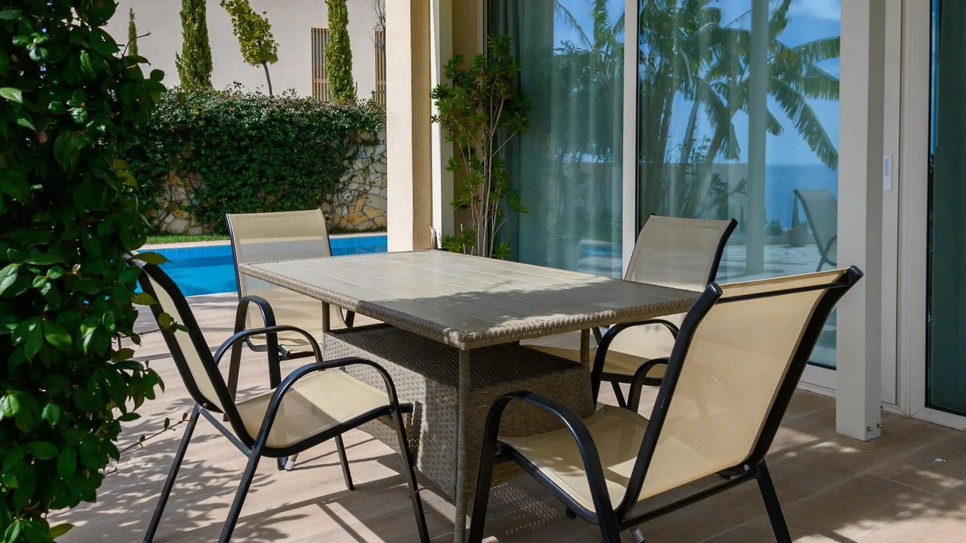 Miku Green Coast Paljasa Aparthotel