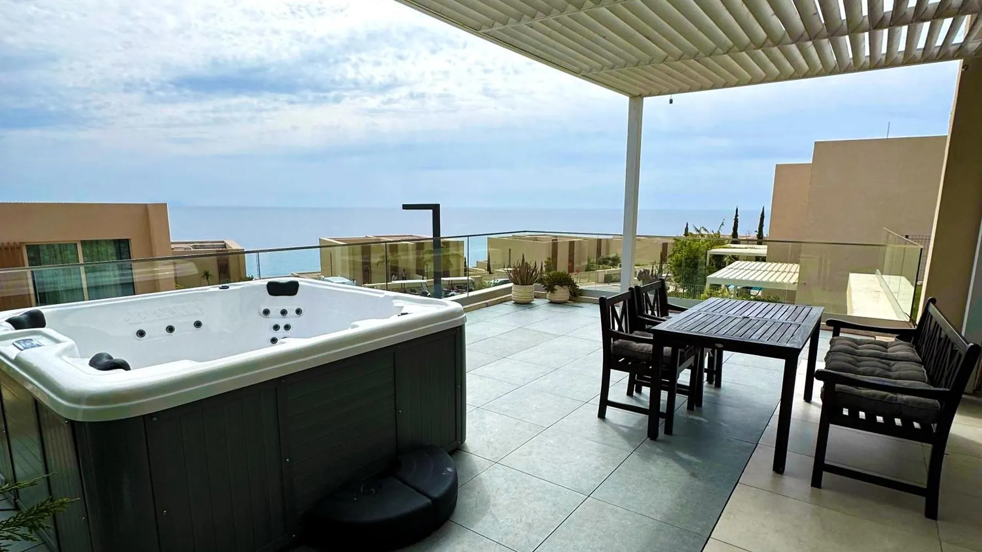 Aparthotel Miku Green Coast Palasë