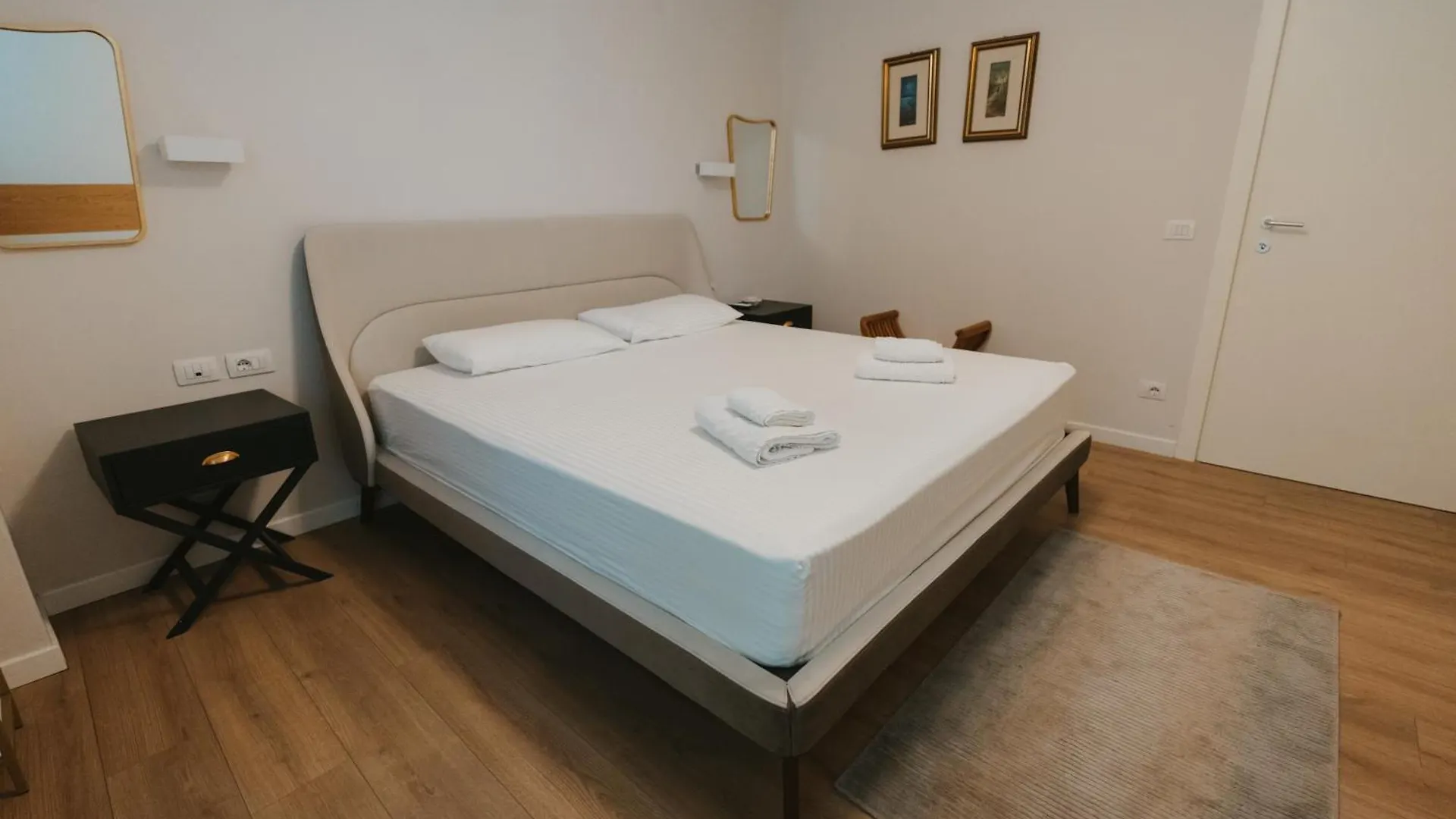 Miku Green Coast Palasë Lejlighedshotel