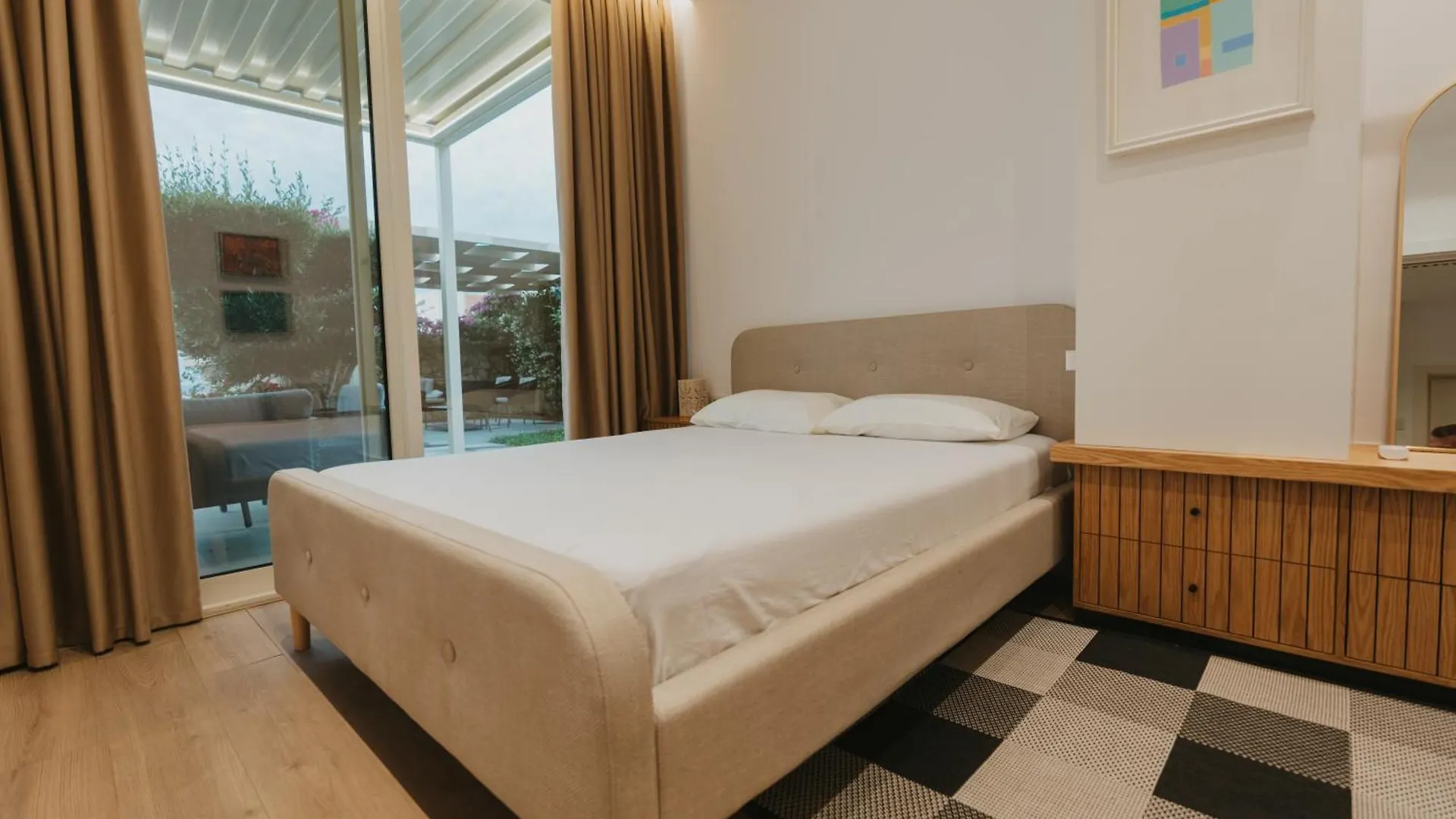 Lejlighedshotel Miku Green Coast Palasë
