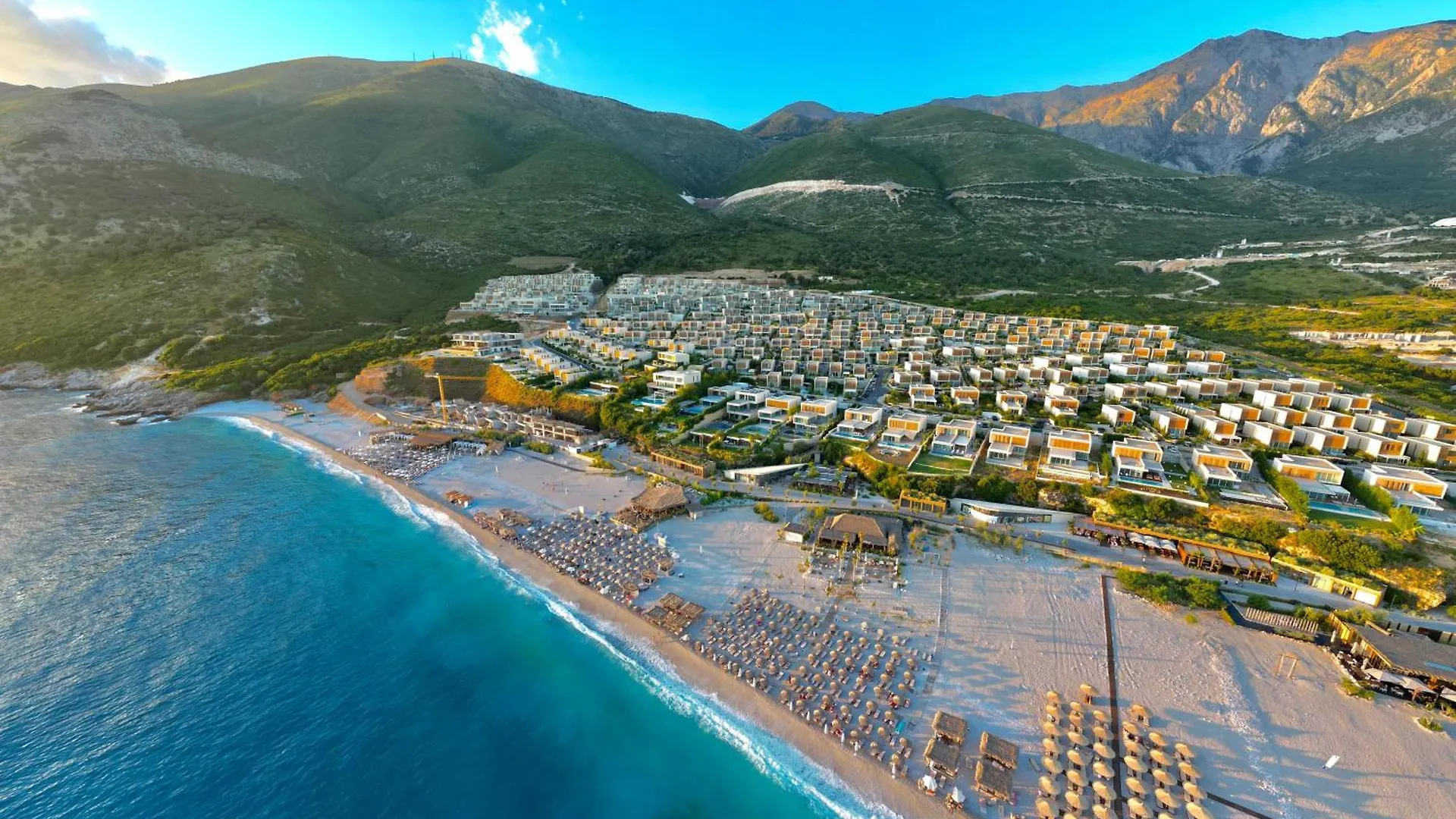 Miku Green Coast Palasë