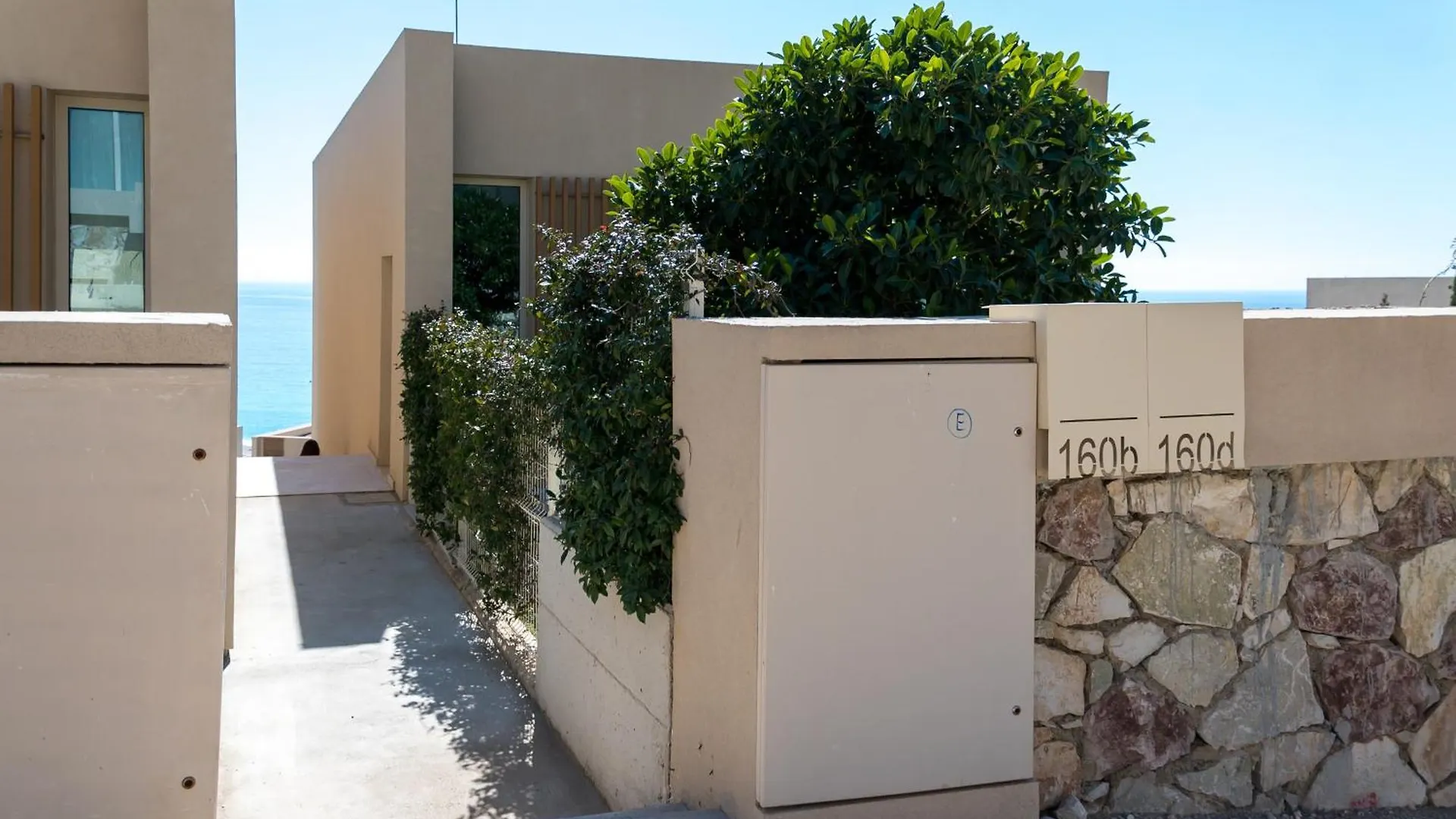 Aparthotel Miku Green Coast Palasë