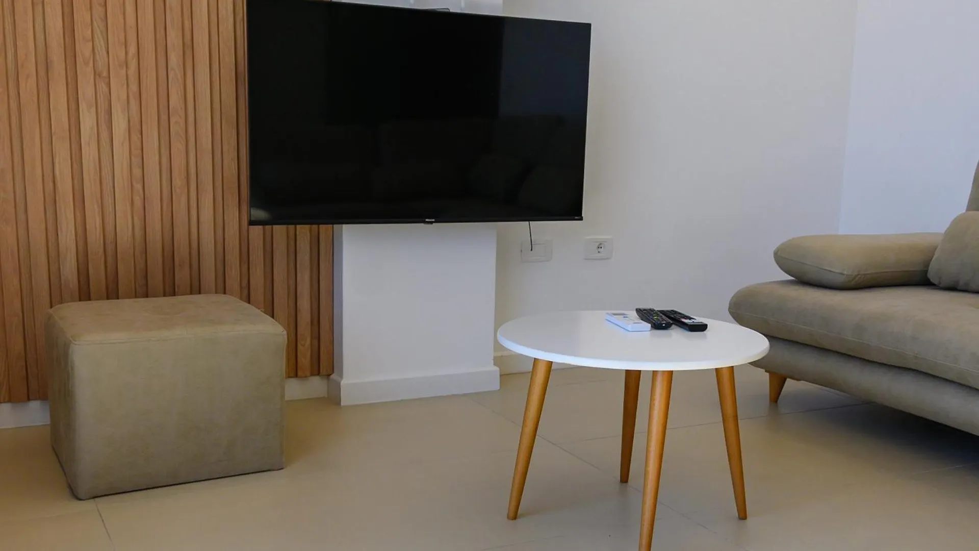 Aparthotel Miku Green Coast Palasë