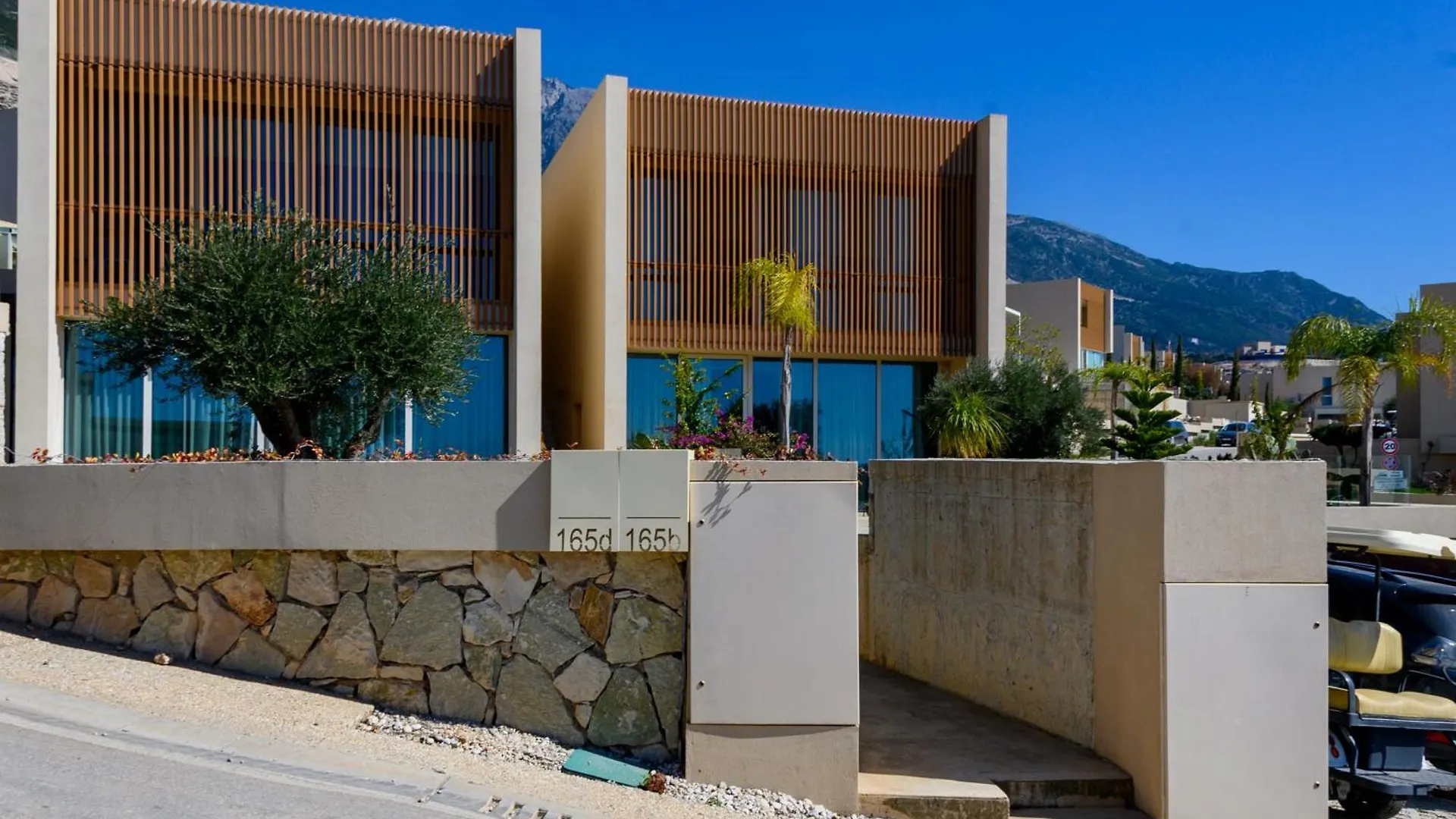 Miku Green Coast Palasë Aparthotel