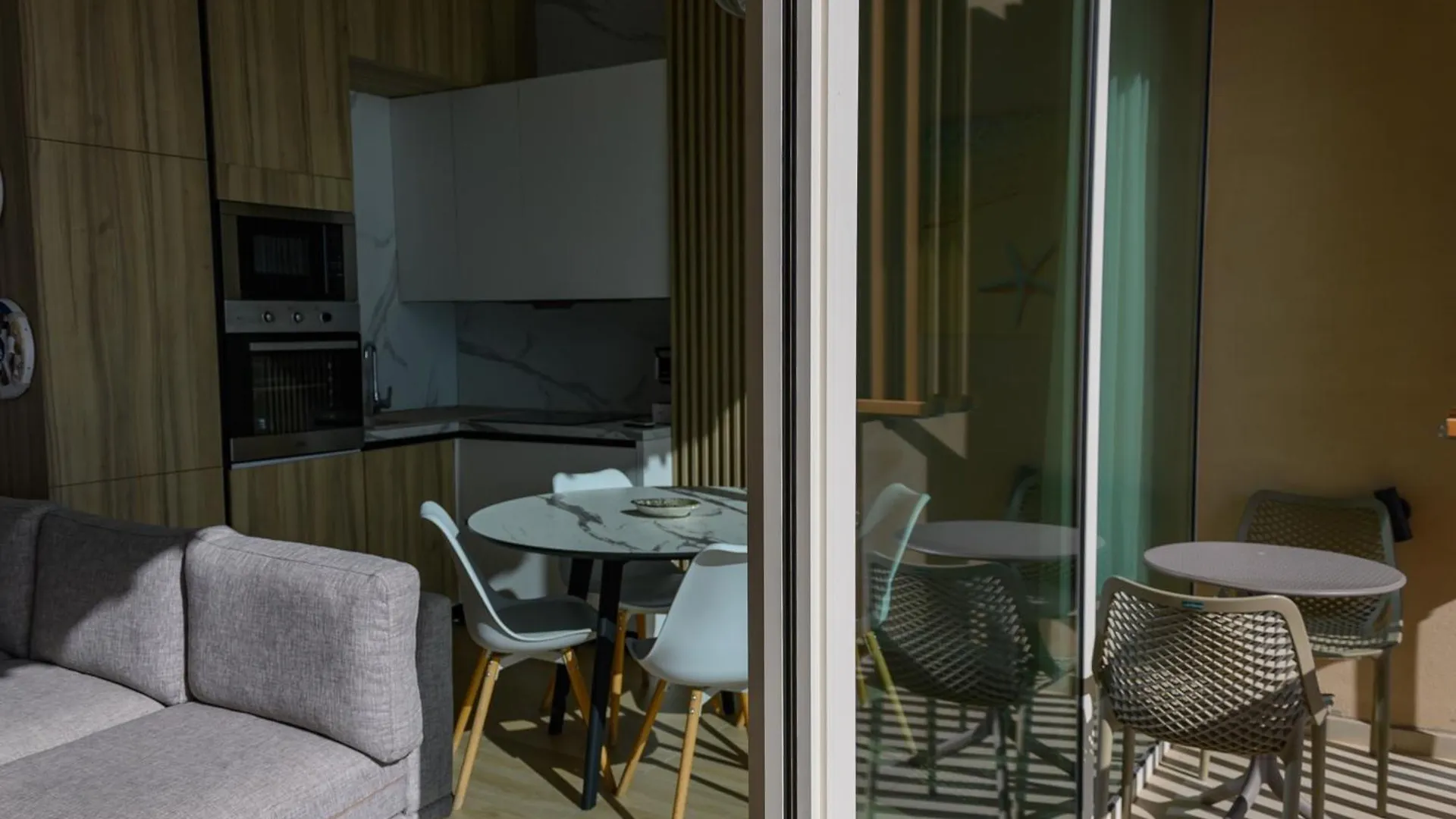 Aparthotel Miku Green Coast Palasë