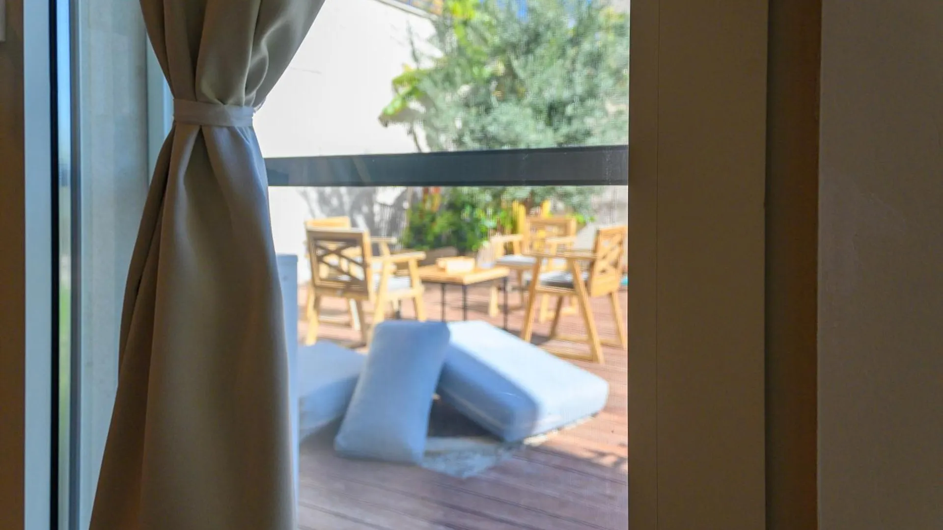 Miku Green Coast Palasë Aparthotel